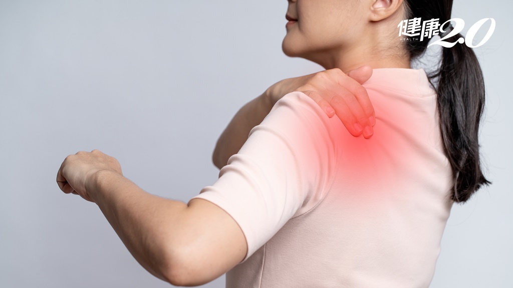 肩頸痠、手麻、頭痛「1療法」抗發炎！30～65歲好發肩頸症候群 3招避免肩頸痠、背痛