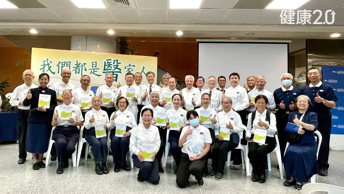 他從癱瘓臥床到能站能走能助人！人醫會義診行醫29年 助貧病苦難重啟人生