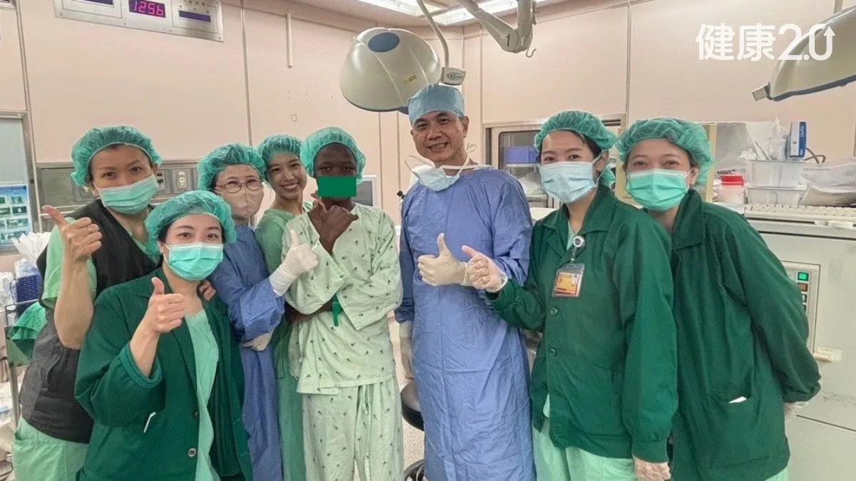 醫療外交跨國救援<span style="color:#1BA42B;">成功</span>！視力0.1的非洲男孩，在台灣重見光明