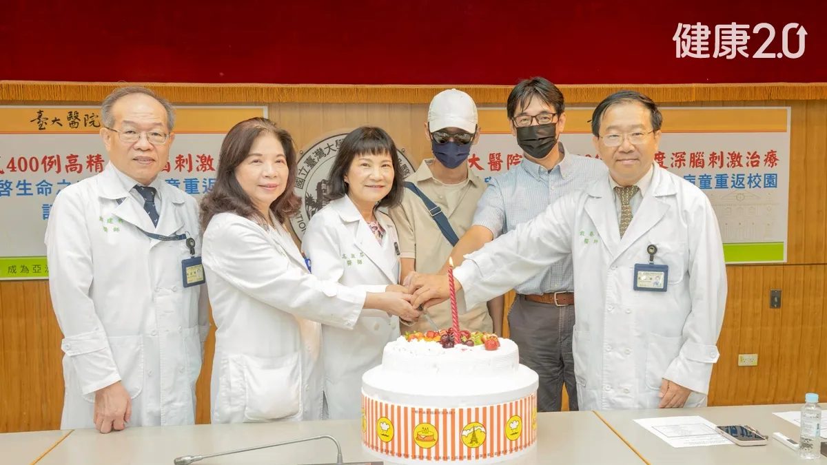 12歲少年身體像麻花 台大醫揪<span style="color:#1BA42B;">病因</span>！深腦刺激助他健康上大學