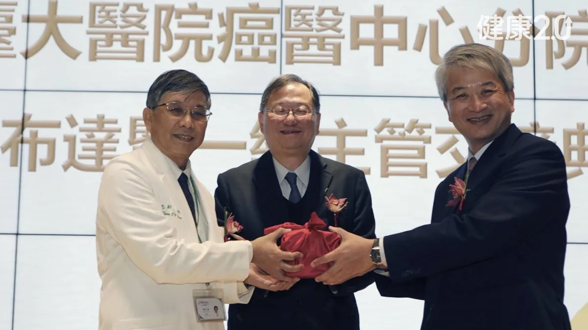 感謝郭台銘！150億台大癌醫吳耀銘接院長 肝膽權威布局人才與<span style="color:#1BA42B;">科技</span>