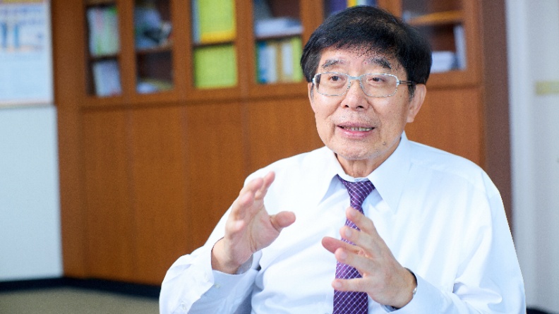 健保署長<span style="color:#1BA42B;">李伯璋</span> 改用「雪文」63歲生髮回春