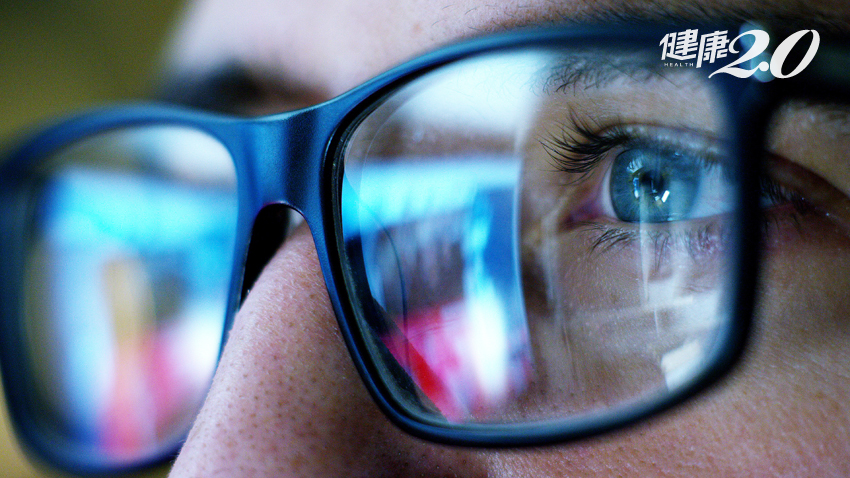 眼科名醫<span style="color:#1BA42B;">陳瑩山</span>教你 抗藍光眼鏡這樣挑才有用