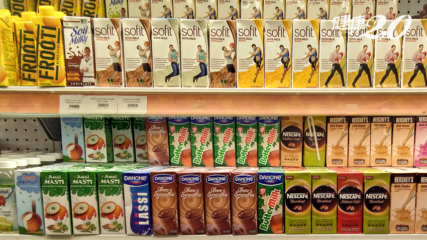 常喝鋁箔包飲料，會導致失智？