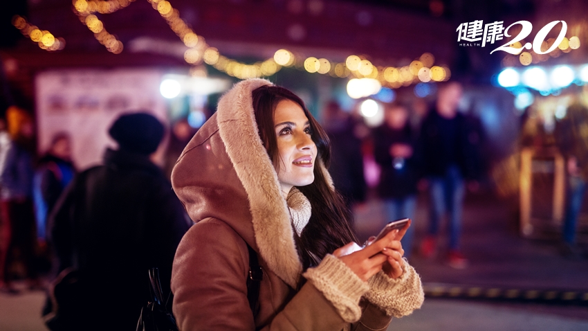 肩頸超僵硬！「舉頭望明月」鍛鍊頸部肌肉