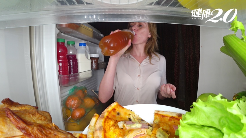 吃宵夜會導致胃癌嗎？專家反駁：這個病才會