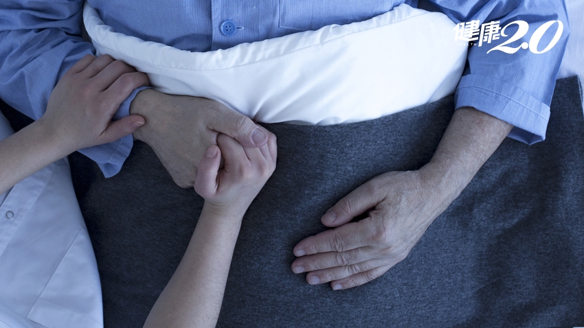 放鼻胃管是愛的表現？非到最後關頭不打嗎啡？安寧照護醫師的善終建議