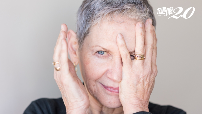 陪孫玩，意外發現右眼<span style="color:#1BA42B;">失明</span>！醫師揪出「腦膜瘤」作祟，視力回到1.0