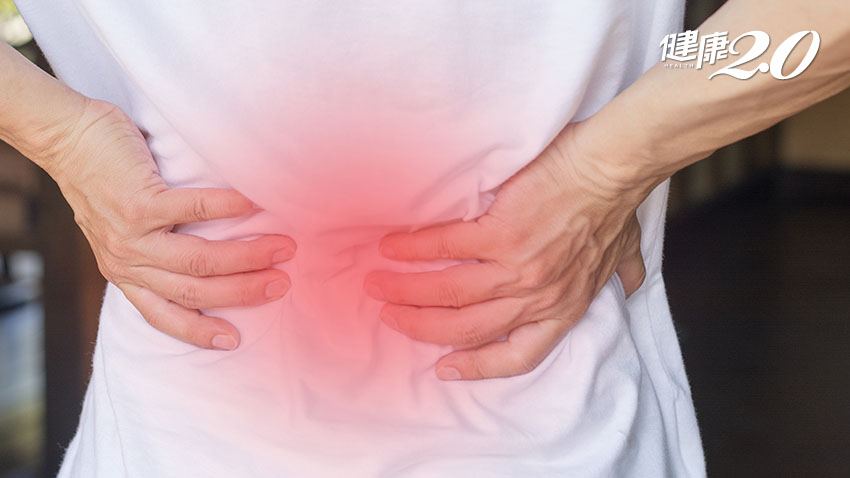 久坐<span style="color:#1BA42B;">久站</span>、打噴嚏就腰痛？小心是「椎間盤突出」 這些不良姿勢你中幾項？4招助改善