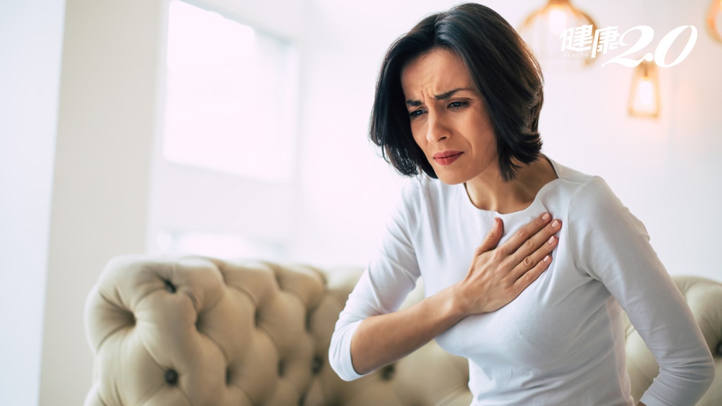 養顏先養心！55歲婦女「臉紅紅」誤心病為更年期 1招「盤古開天法」養肺腑、通筋絡