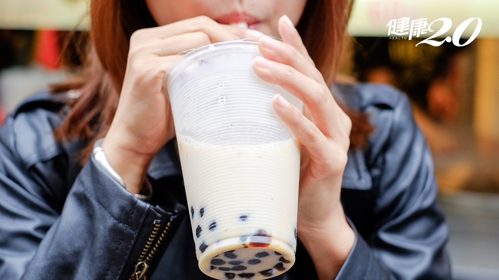 不只喝酒傷肝！常喝這種飲料一樣難逃脂肪肝 心臟病風險也增加