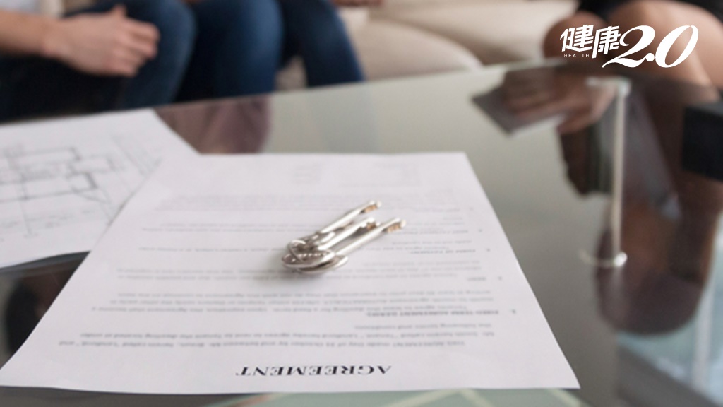 趁<span style="color:#1BA42B;">意識</span>清楚時簽署「預立醫療決定書」 自己決定不插管！醫院門診可免費諮商